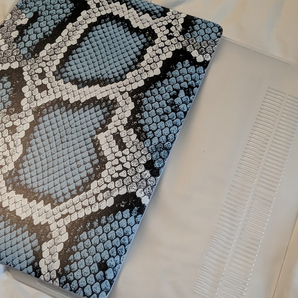 MacBook 13" Hard Cover Snake Skin Python Blue
